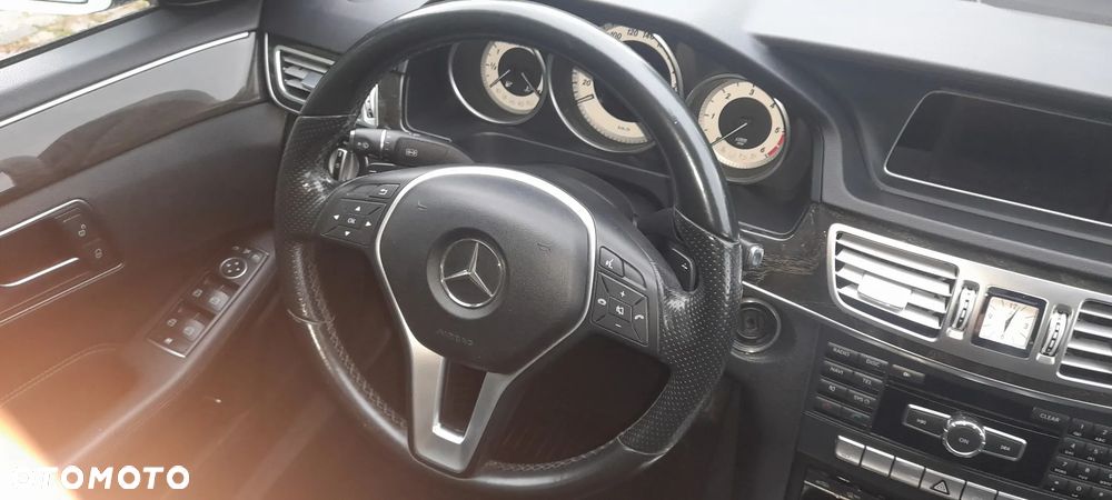 Mercedes-Benz Klasa E 220 BlueTEC 4-Matic Classic - 11