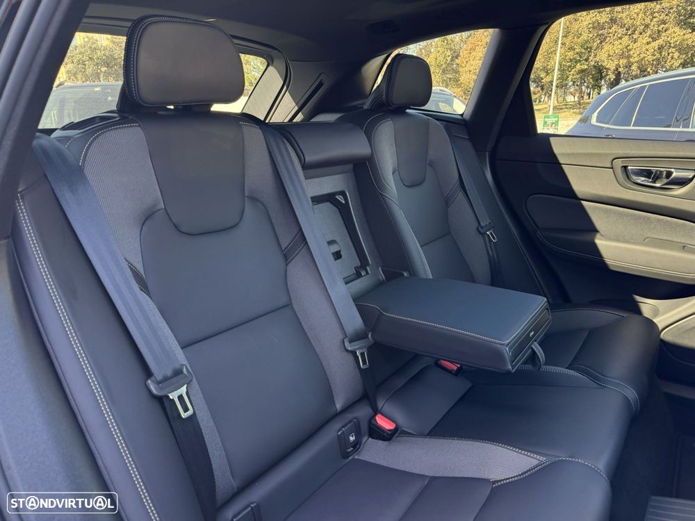Volvo XC 60 2.0 T6 PHEV Black Edition AWD - 26