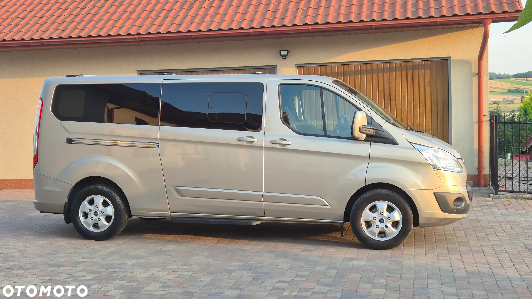 Ford Tourneo Custom - 2