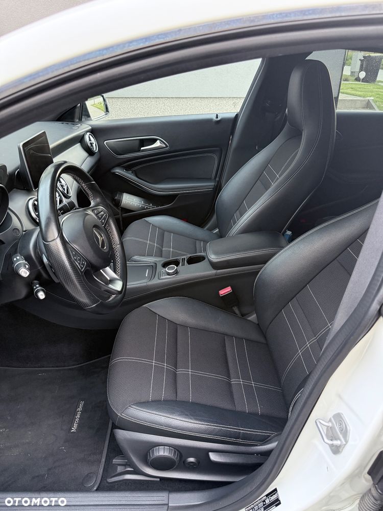 Mercedes-Benz CLA 200 7G-DCT - 18