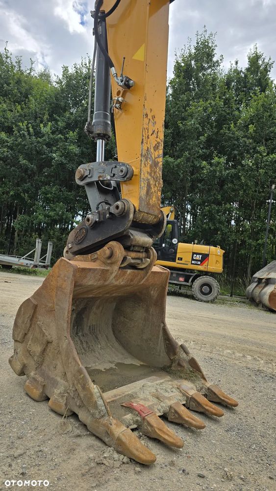 Liebherr R946 - 5