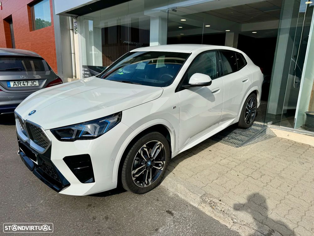 BMW iX2 eDrive20 Edição Desportiva M - 2