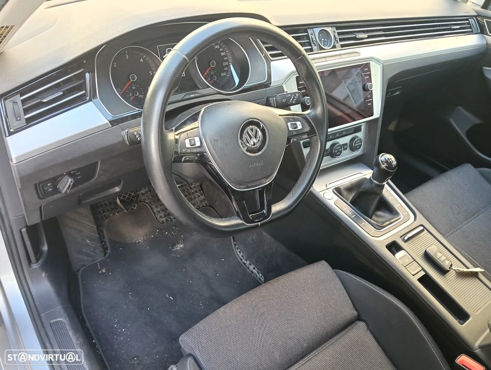 VW Passat Variant 1.6 TDI Highline - 21