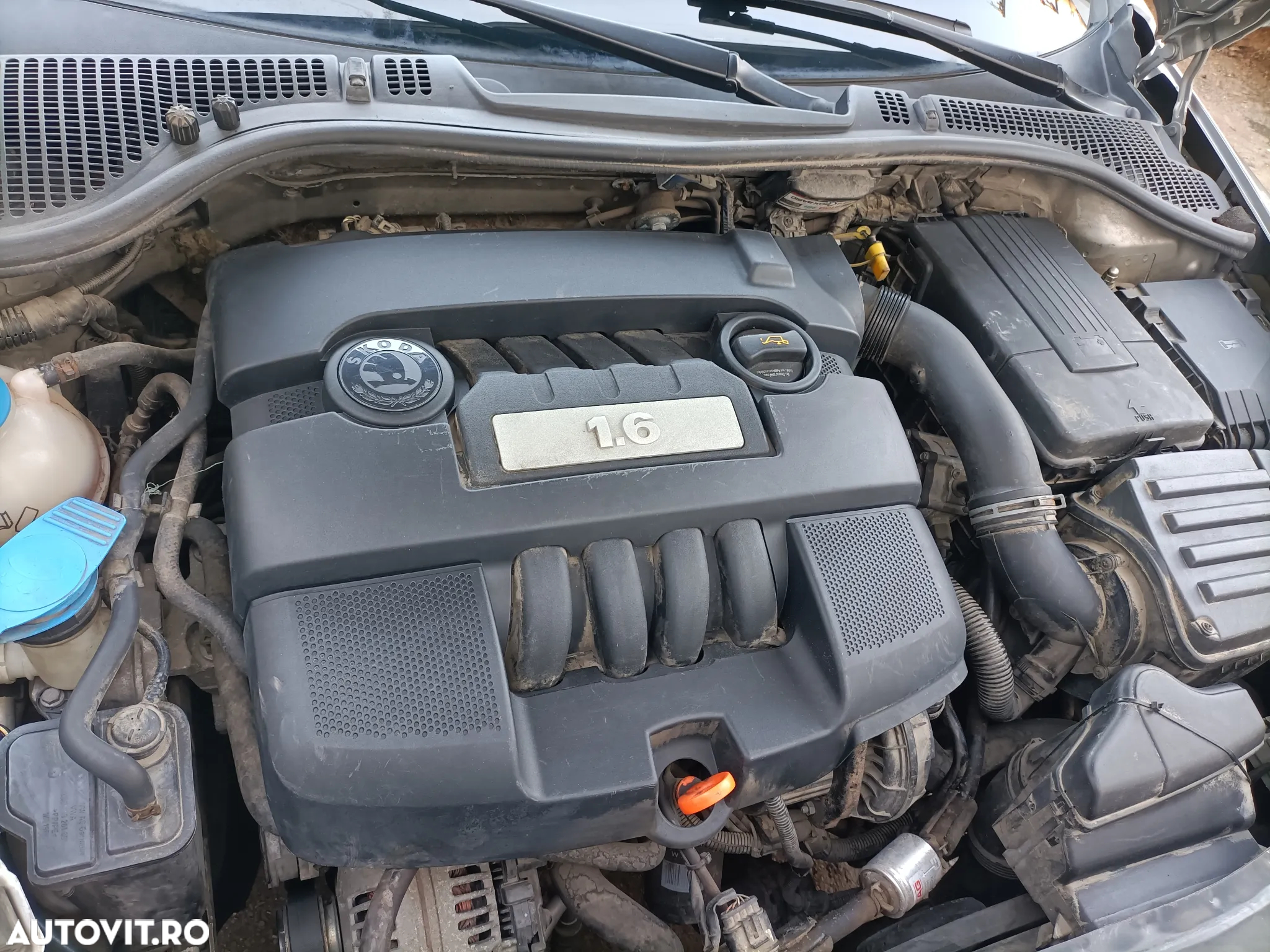 Skoda Octavia 1.6 Elegance Aut - 9