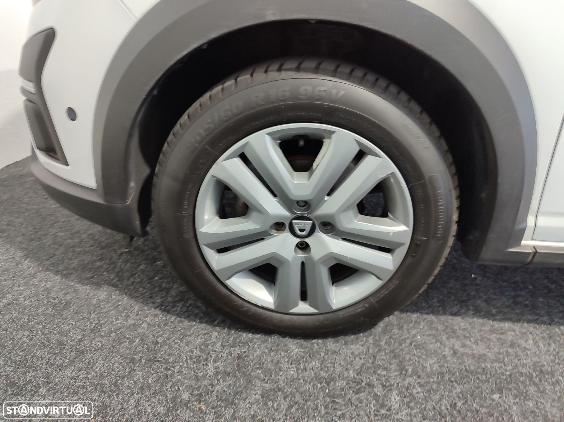 Dacia Sandero - 32