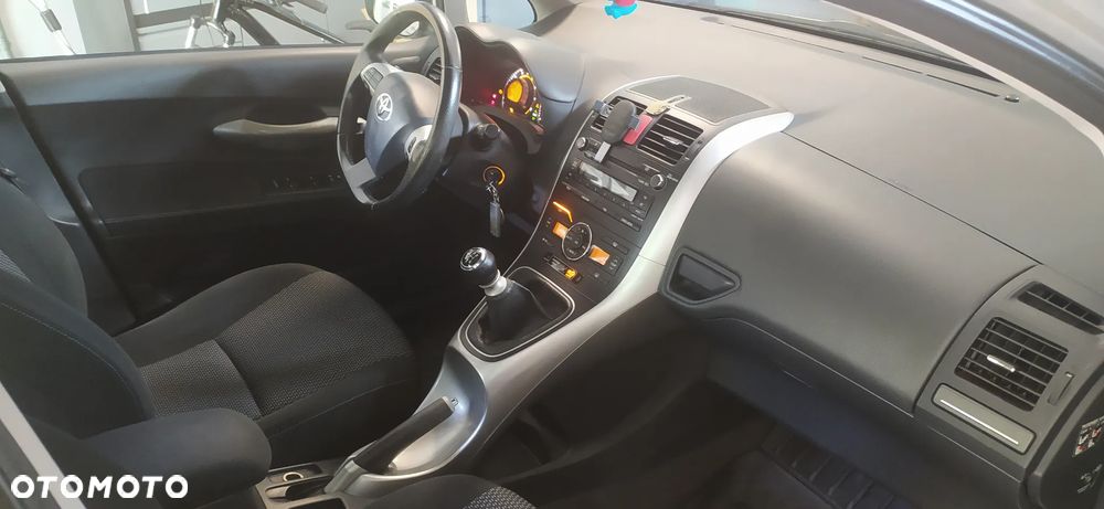 Toyota Auris 1.6 2010 - 11