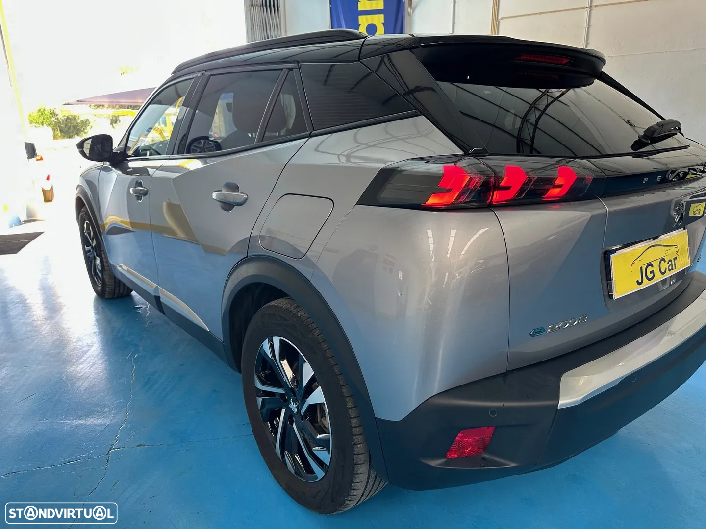 Peugeot e-2008 50 kWh GT - 6
