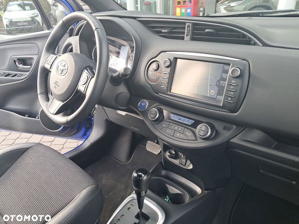 Toyota Yaris Hybrid 100 Dynamic - 20