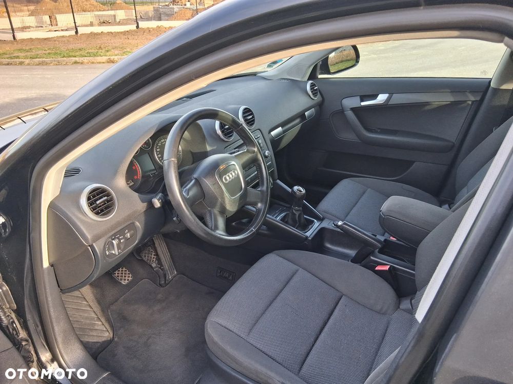 Audi A3 Sportback 1.6 TDI DPF S line Sportpaket - 16