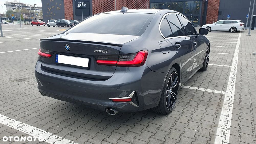 BMW Seria 3 330i xDrive Luxury Line sport - 8