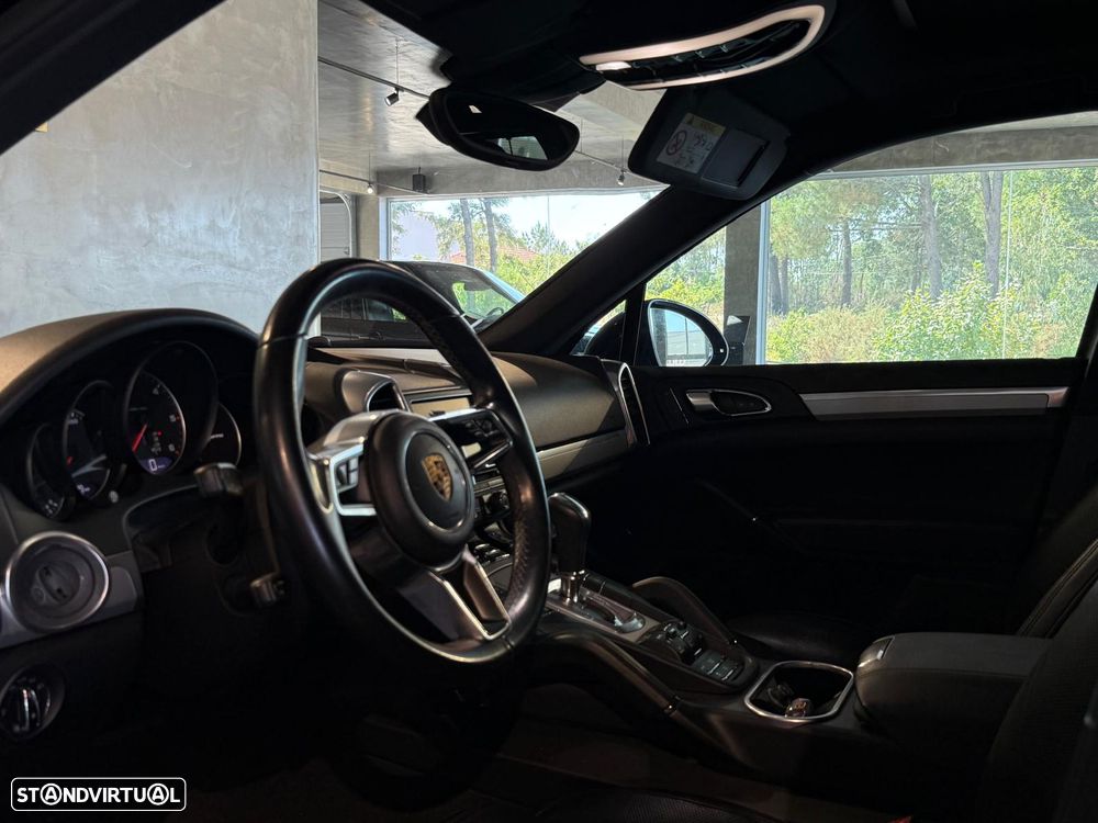 Porsche Cayenne Platinum Edition - 16