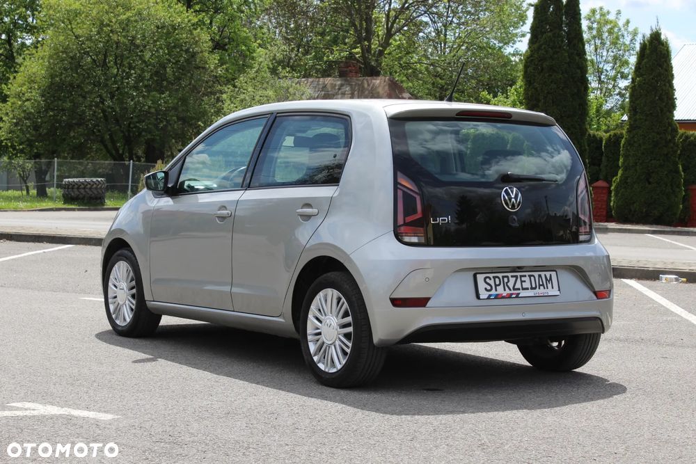 Volkswagen up! United - 3