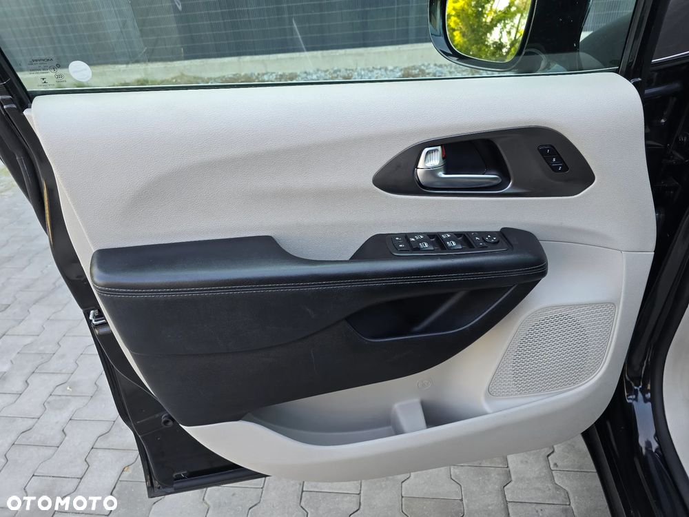 Chrysler Pacifica - 28