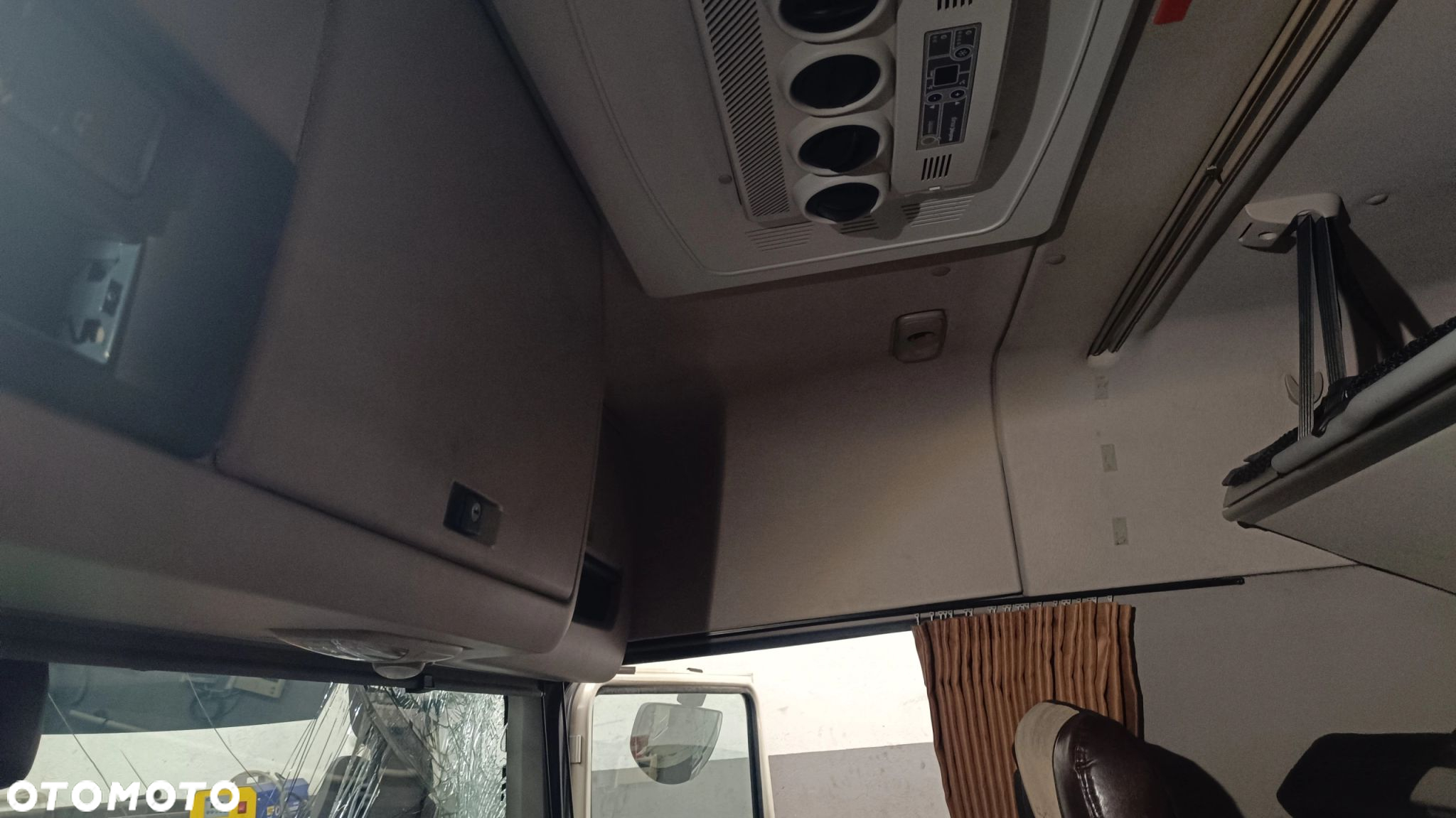 TAPICERKA DACHU ŚCIANA TYLNA DAF XF 106 SPACE CAB LIFT - 2