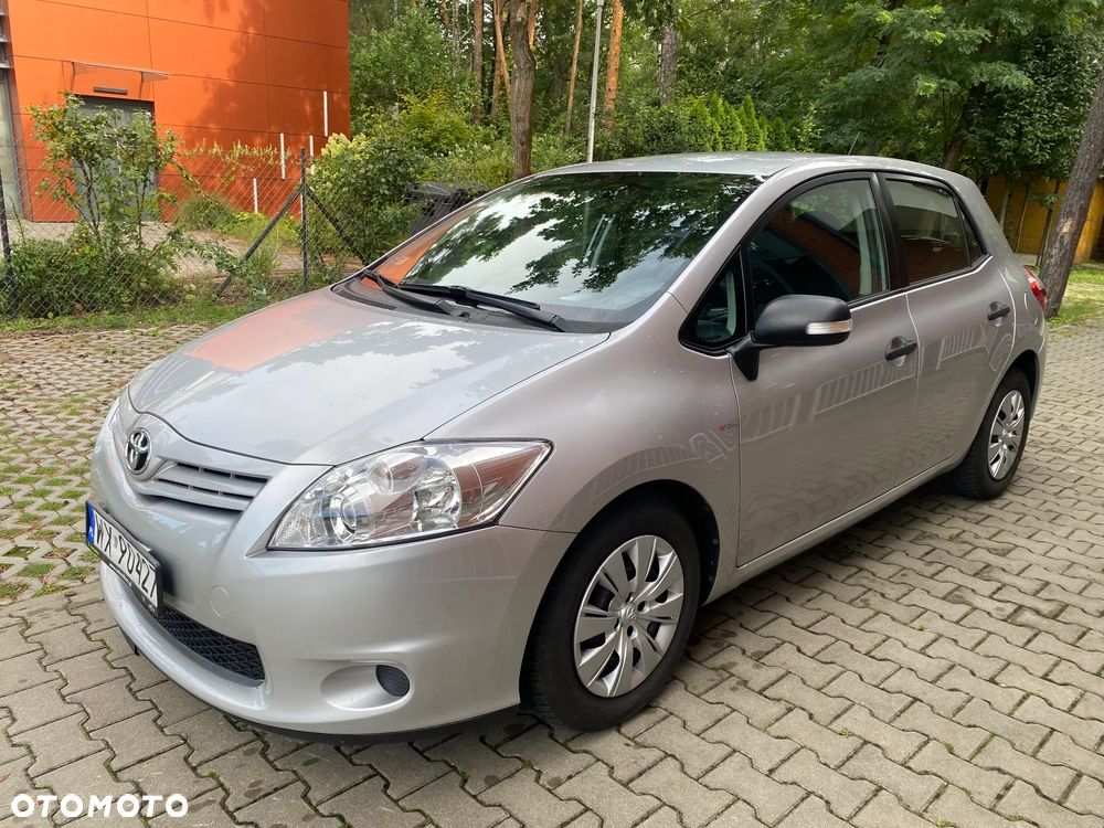 Toyota Auris 1.4 D-4D Luna - 1