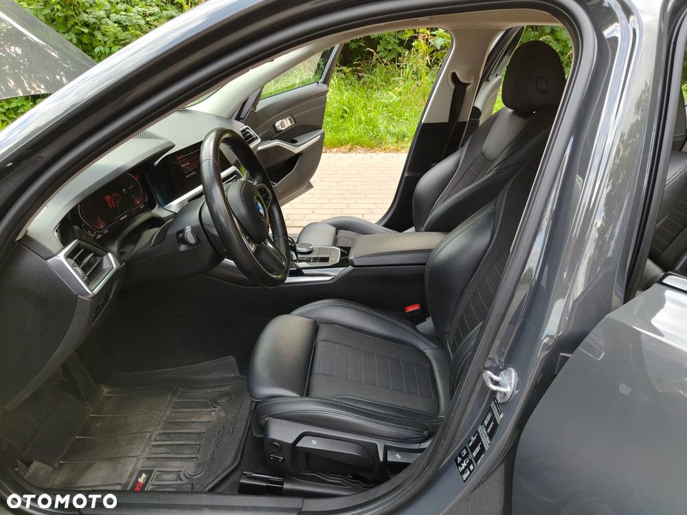 BMW Seria 3 320d xDrive - 21