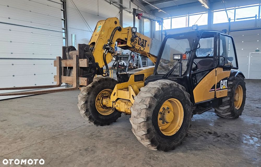 Caterpillar TH220B - 2