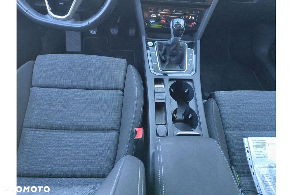 Volkswagen Passat Variant 2.0 TDI EVO Business - 9