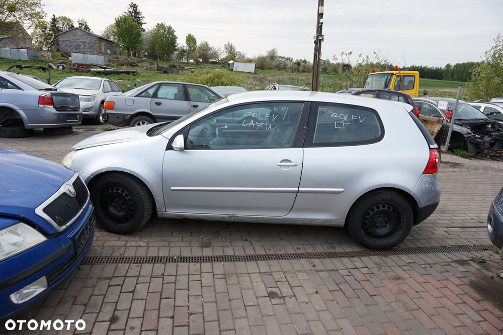 VOLKSWAGEN GOLF V 3D HB 2004 LA7W 1.9 TDI BKD 105KM GQQ SREBRNY na części - 2