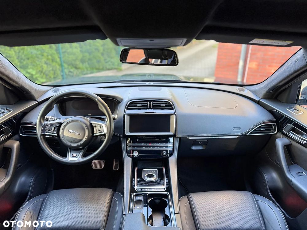 Jaguar F-Pace 30d AWD R-Sport - 13