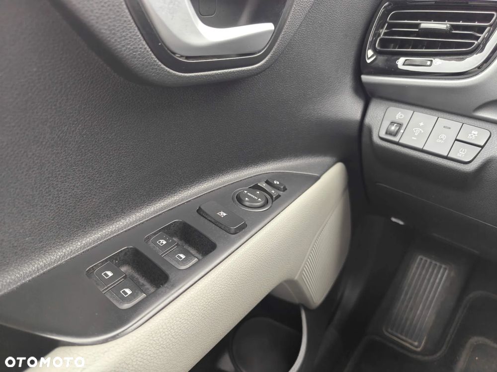 Kia Stonic 1.0 T-GDI MHEV L Business Line - 23