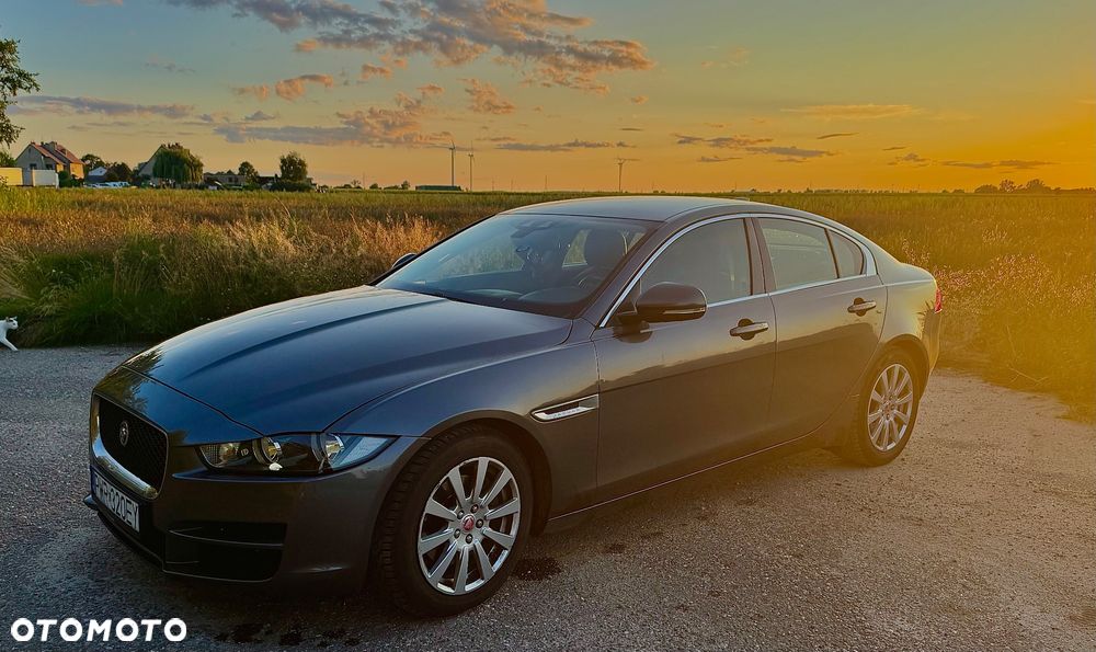 Jaguar XE 2.0 D Prestige - 4