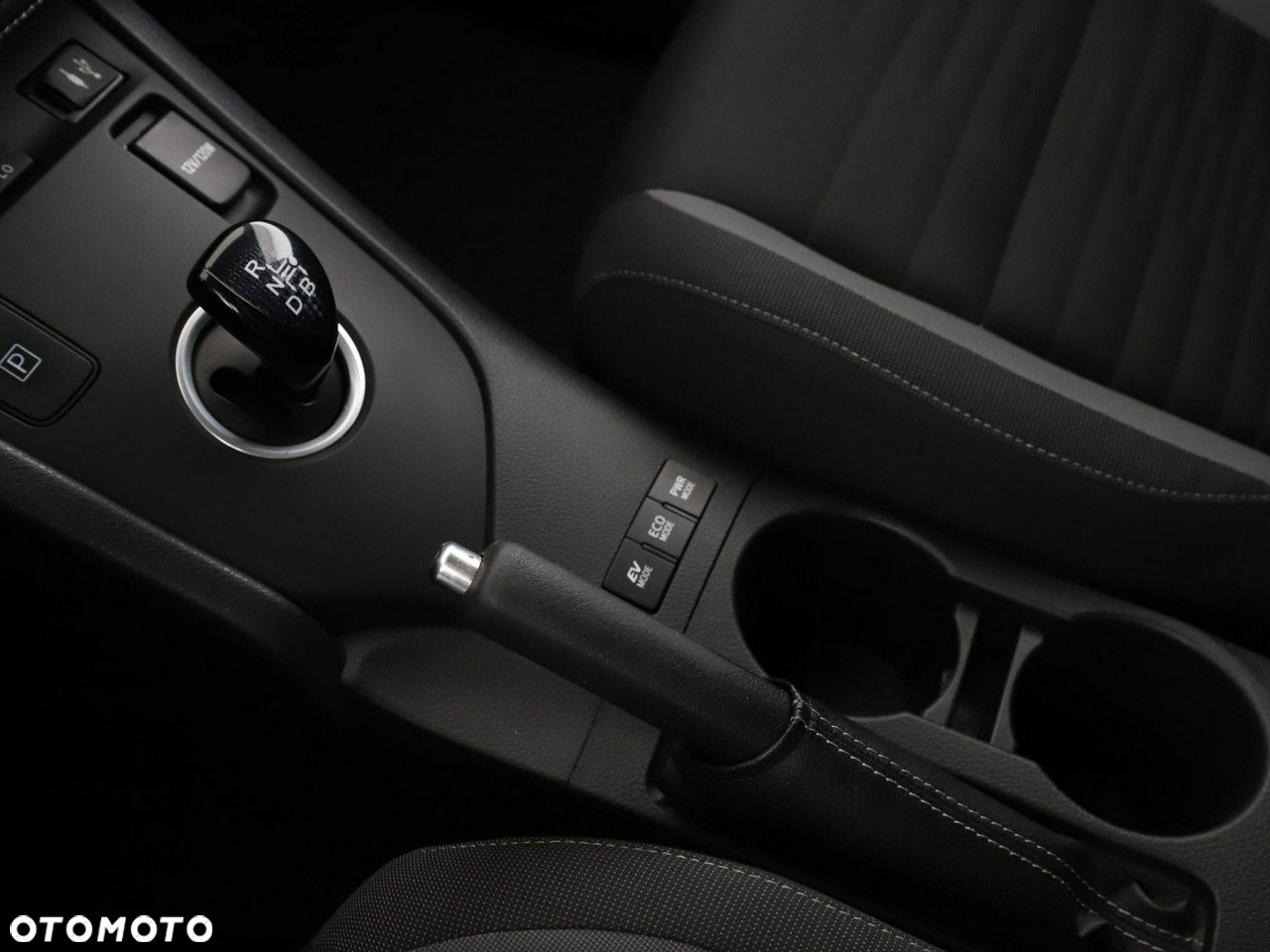 Toyota Auris 1.8 VVT-i Hybrid Automatik Design Edition - 29