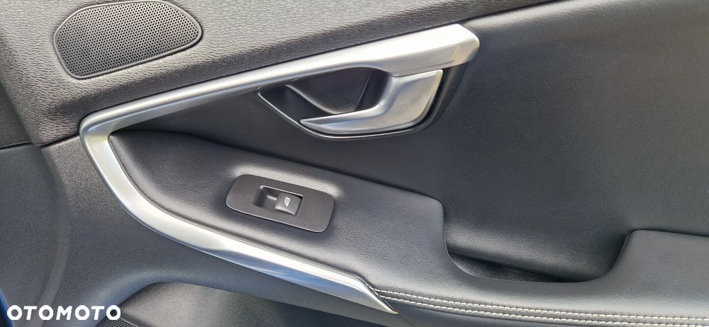 Volvo V40 D4 Geartronic RDesign - 14