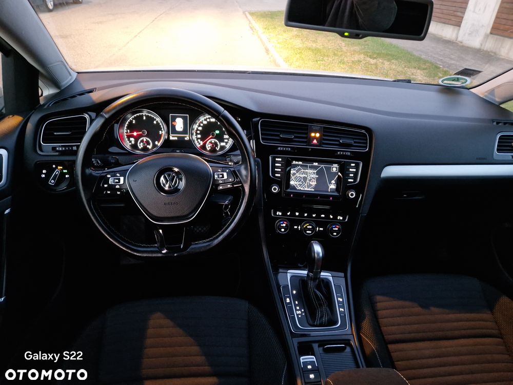 Volkswagen Golf - 6