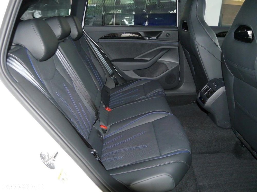 Volkswagen Passat 2.0 TSI 4Mot R-Line Plus DSG - 5