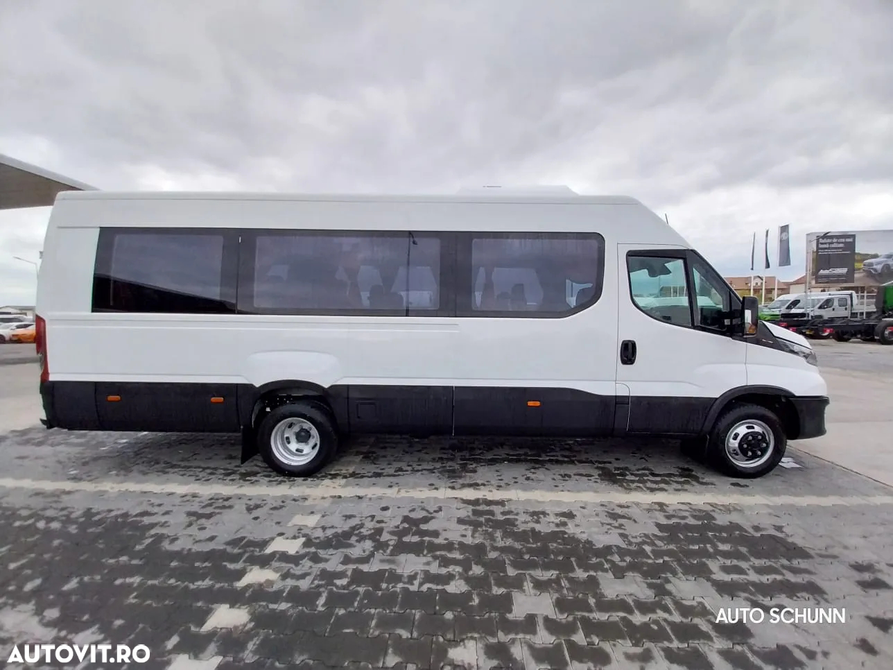 Iveco Bus - 22+1+1 locuri - 3