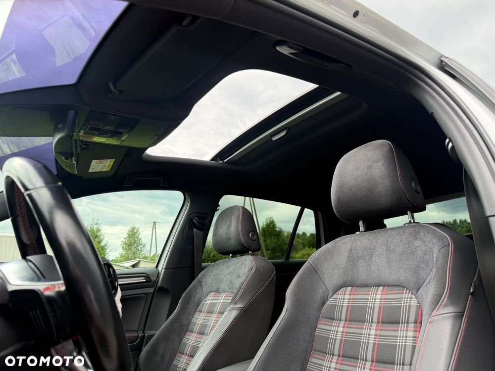 Volkswagen Golf GTI Performance BlueMotion Technology DSG - 33