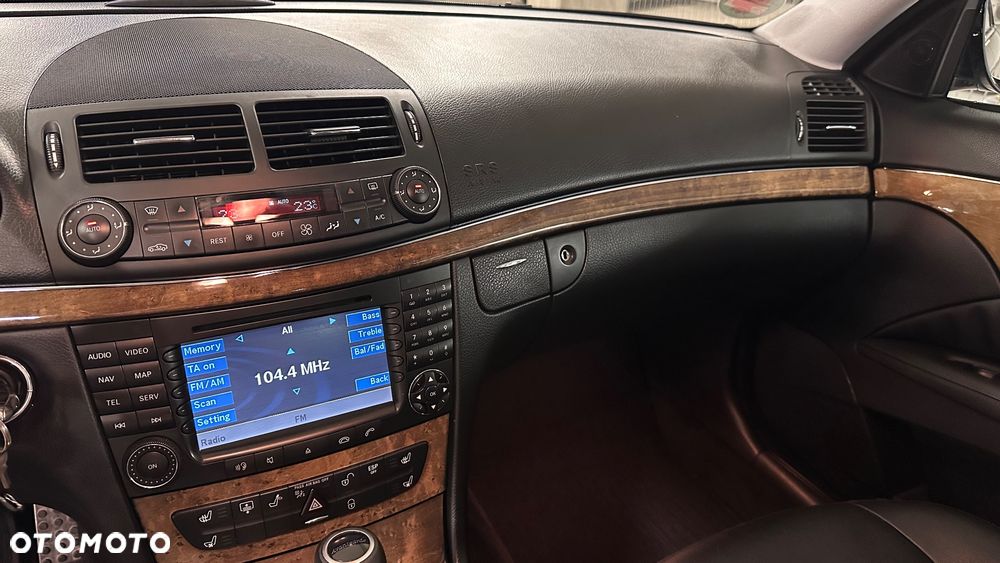 Mercedes-Benz Klasa E 350 4Matic Avantgarde Sport Edition - 17