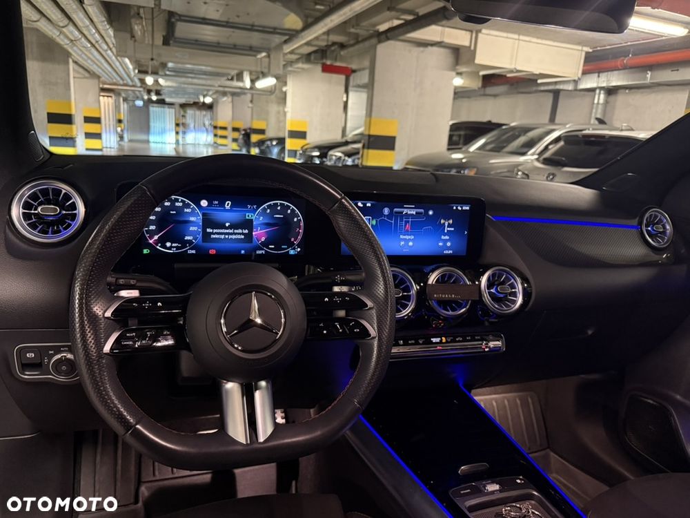 Mercedes-Benz GLA - 16