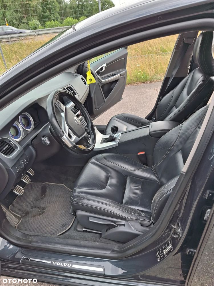 Volvo V60 D3 R-Design - 18