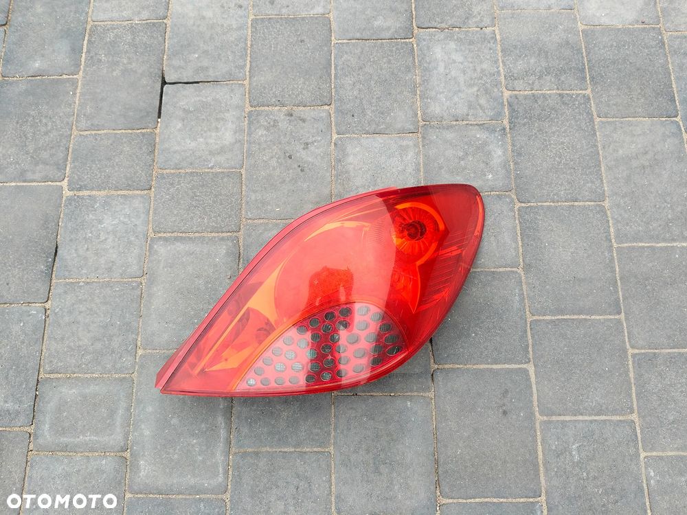 LAMPA TYŁ PRAWA PEUGEOT 207 5 DRZWI HATCHBACK - 1