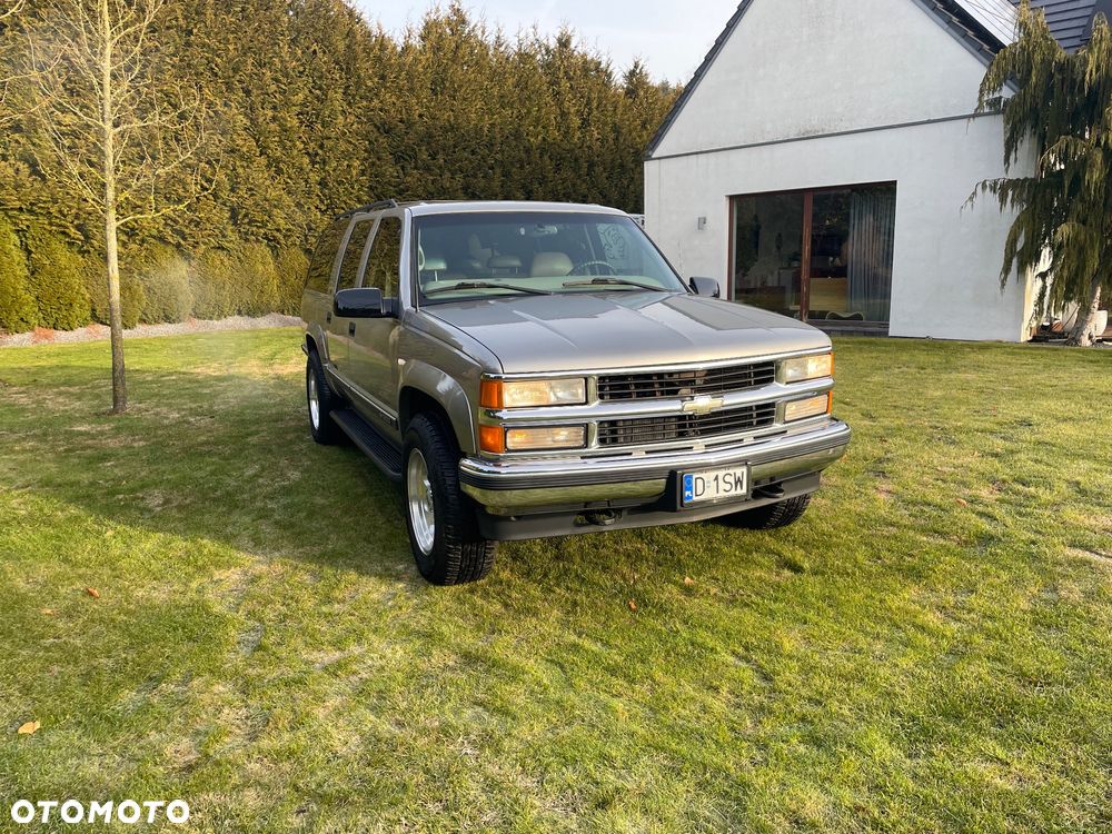 Chevrolet Suburban - 2