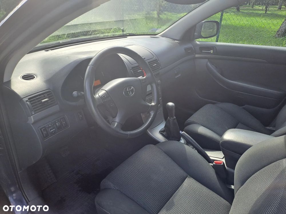 Toyota Avensis - 5