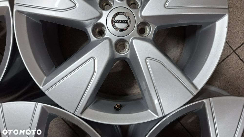 Felgi Aluminiowe 17 Volvo XC 40 5x108 ET 50.5 - 9