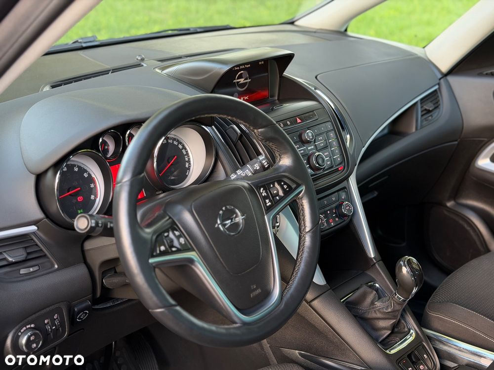 Opel Zafira 1.4 T Cosmo EcoFLEX S&S EU6 - 17