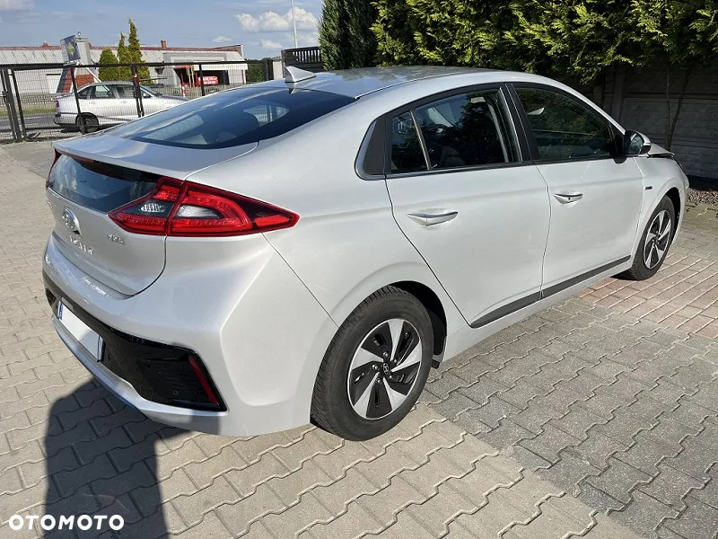 Hyundai IONIQ - 3