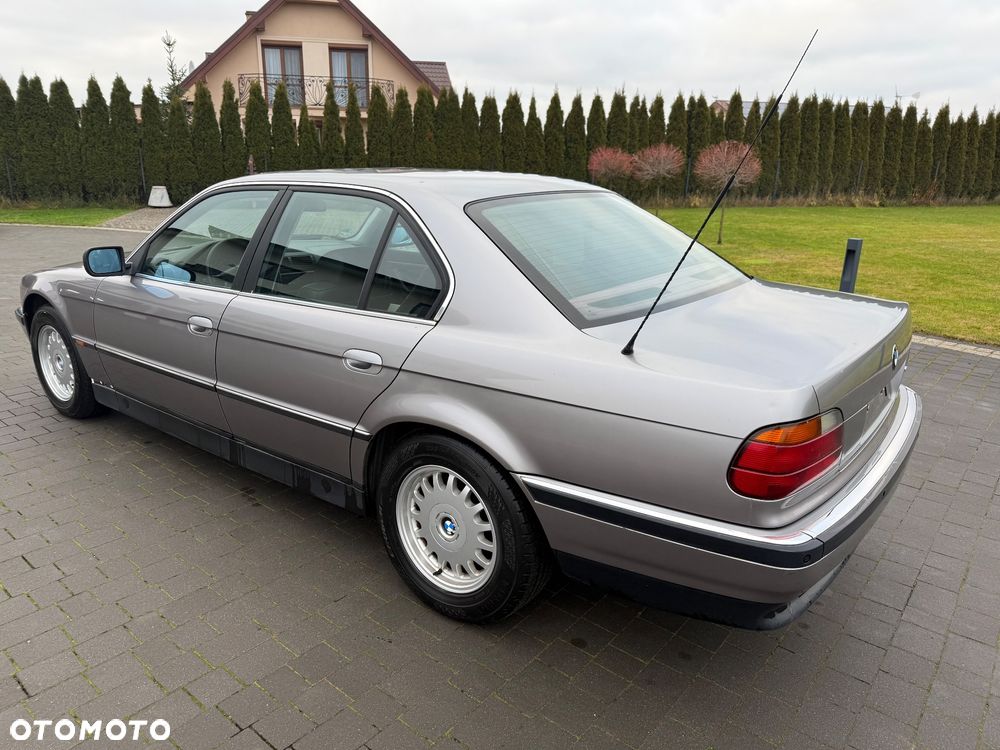 BMW Seria 7 740i - 2