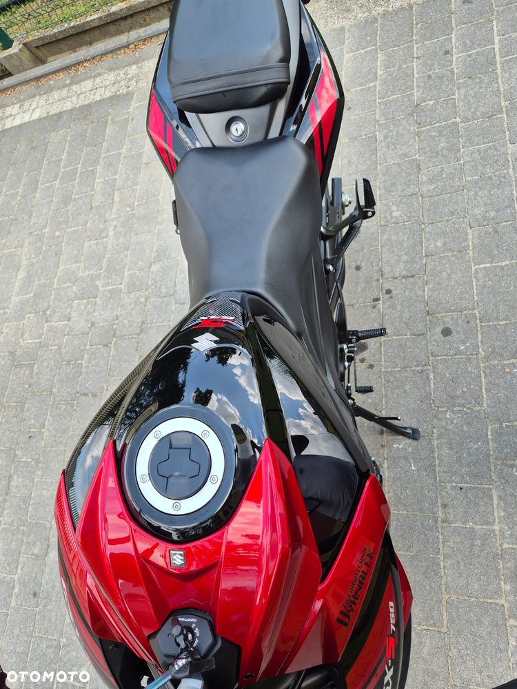 Suzuki GSX - 21