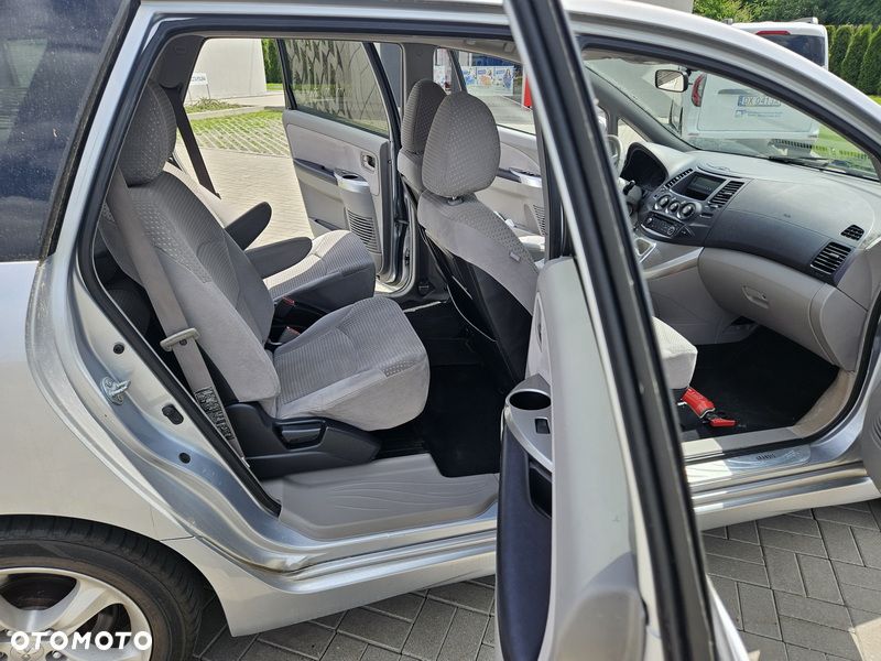 Mitsubishi Grandis 2.4 Intense - 14