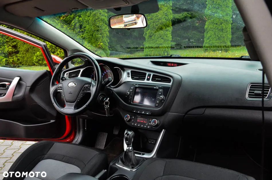 Kia Ceed 1.6 CRDi 128 Fifa World Cup Edition - 31