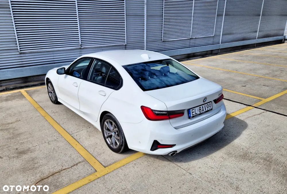 BMW Seria 3 318d Sport Line - 10