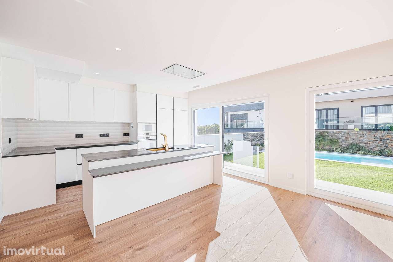 Elegante moradia T4 de arquitetura contemporânea em Albarraque - Grande imagem: 3/56