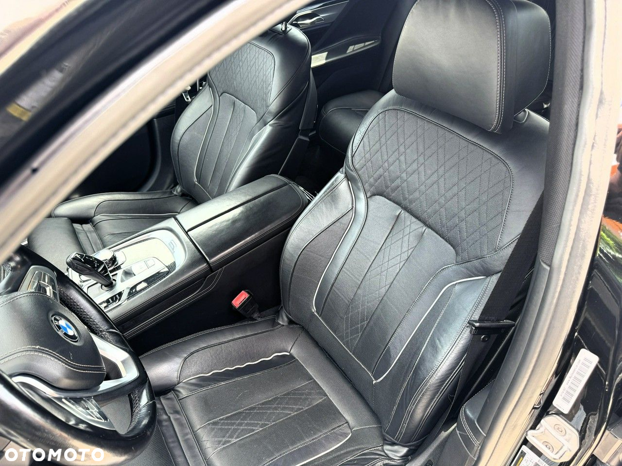 BMW Seria 7 740i - 12
