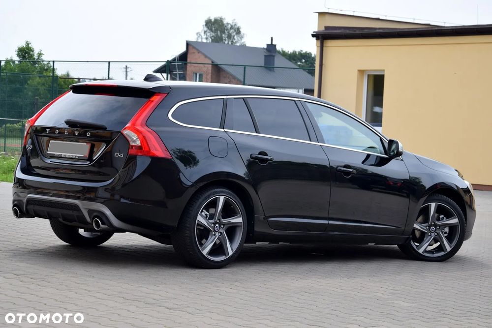 Volvo V60 D4 R-Design - 4