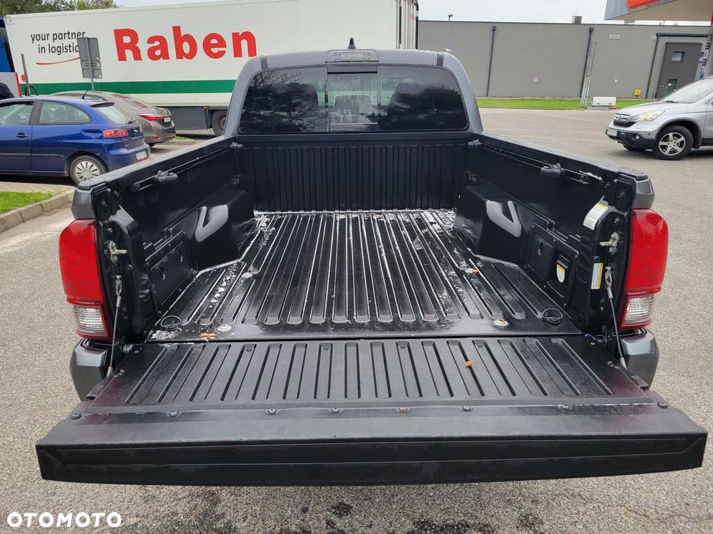 Toyota Tacoma - 8